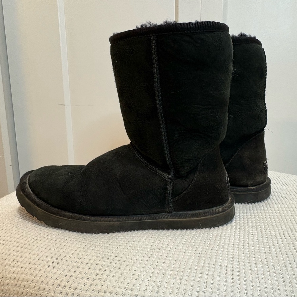 UGG Australia Classic Short Pull On Sheepskin Boots Women’s Size 8